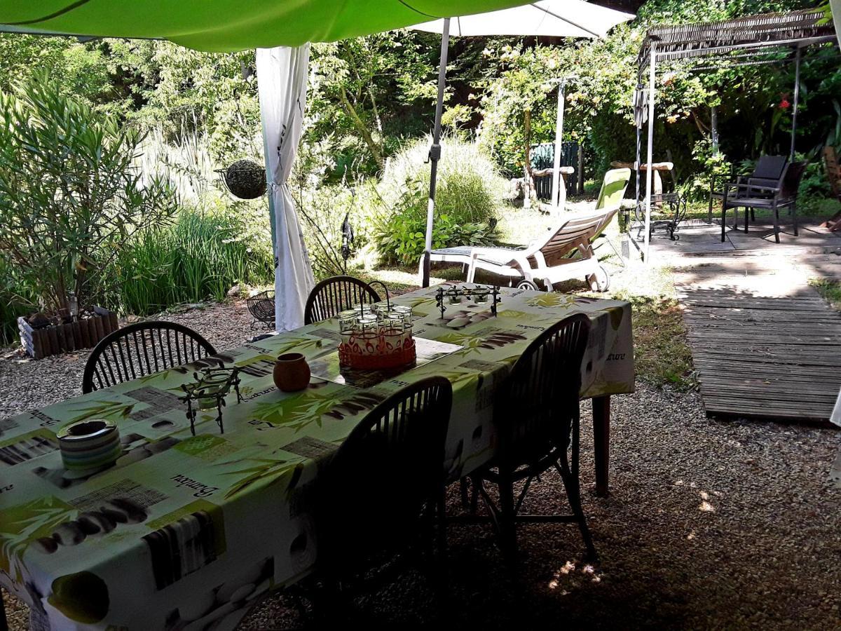 Le Chalet De La Grenouille Verte Tursac Экстерьер фото